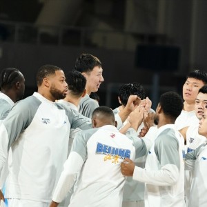 北京体育彩票官网-许利民怒批球员摆大牌！赛后整顿更衣室，怒批一人不是周琦而是他